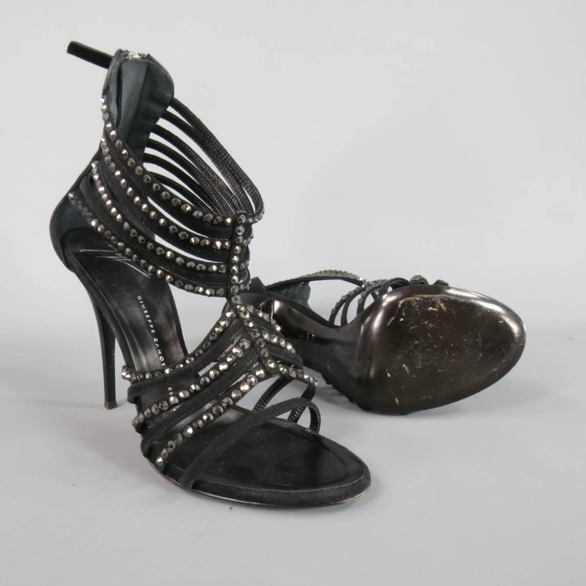 These fun GIUSEPPE ZANOTTI sandals come in black suede and feature an open toe and thick T strap gladiator straps made of skinny crystal studded straps. Made in Italy.
 
Excellent Pre-Owned Condition.
Marked: IT 38.5
 
Heel: 4.5 in.
