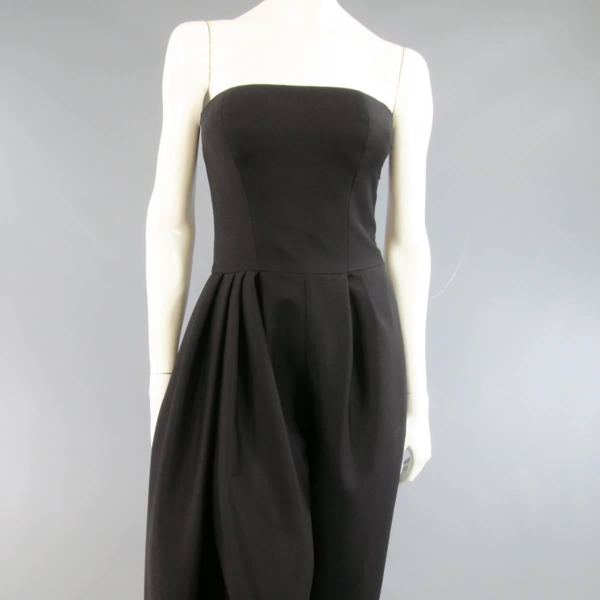 This gorgeous CHRISTIAN DIOR by RAF SIMONS one piece jumpsuit comes in a black fabric and features a strapless bustier top with full boning and high rise trousers with one tapered cigarette leg and a pleated wide leg. Made in Italy.
 
Excellent