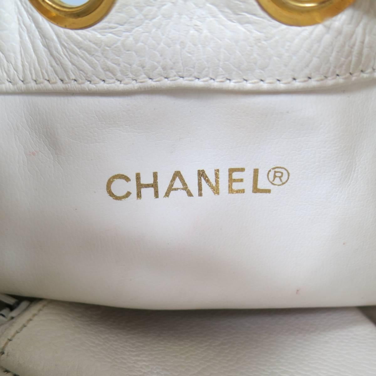 Vintage 1980's CHANEL White Leather Gold Chain Bucket Shoulder Bag 2