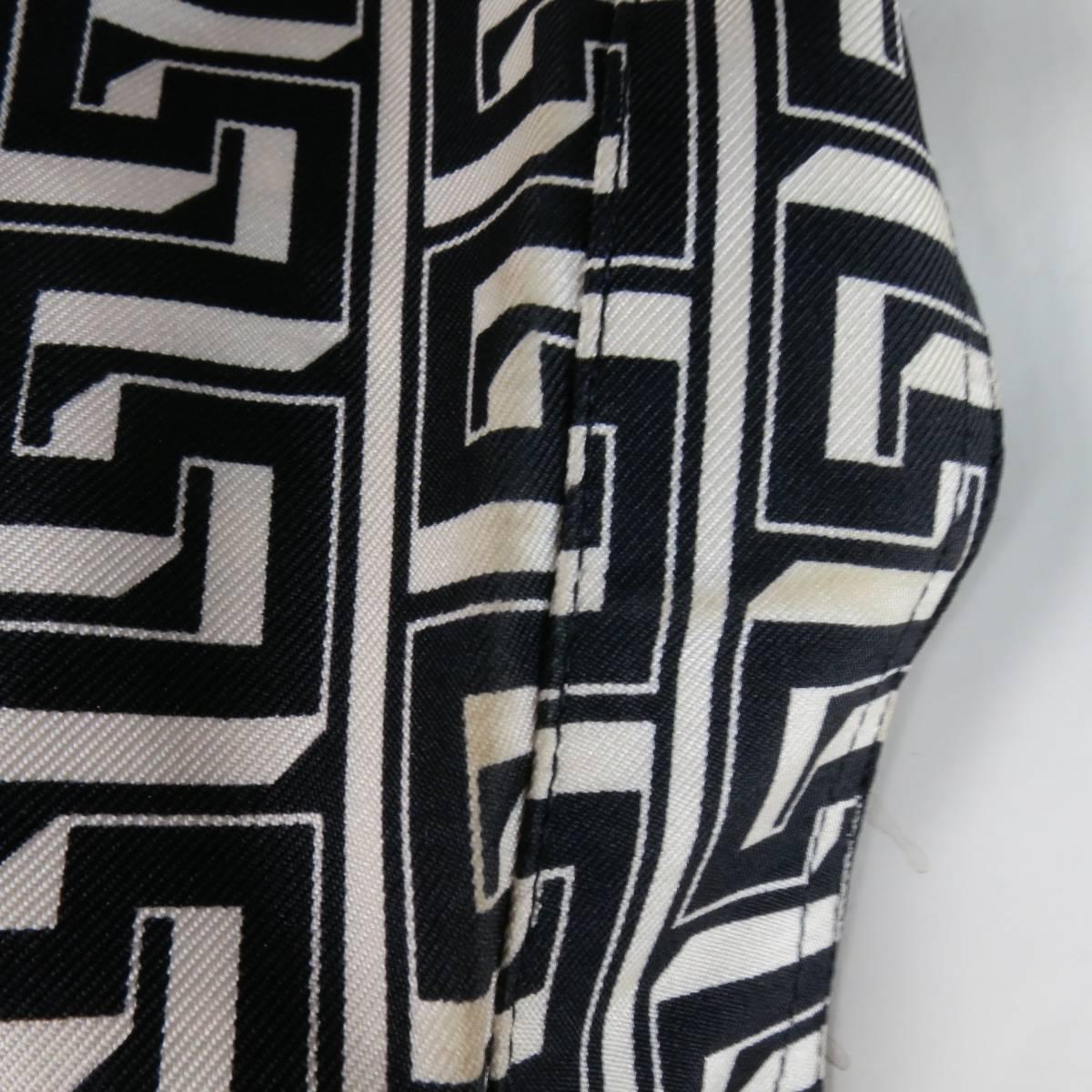 VERSACE CLASSIC V2 Size M Chemise à manches longues en soie à imprimé géométrique noir et blanc 1