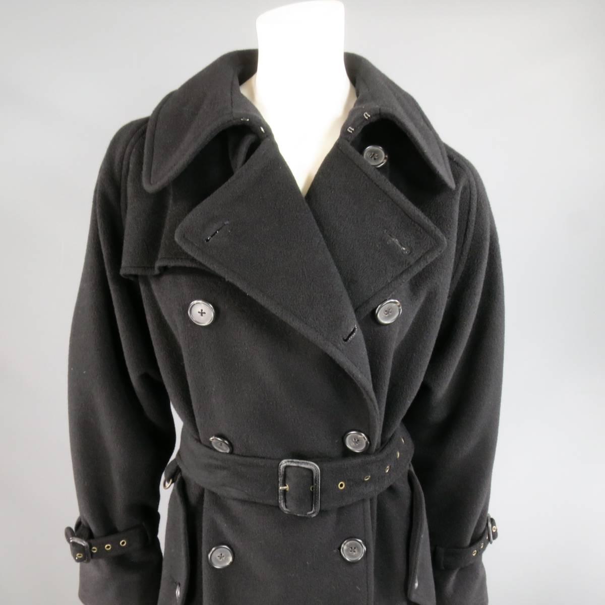 This gorgeous vintage RALPH LAUREN PURPLE LABEL trench coat comes in a soft wool blend fleece material and features a large pointed collar, double breasted button up closure, storm flap detail, double slanted flap pockets, raglan sleeves with gold