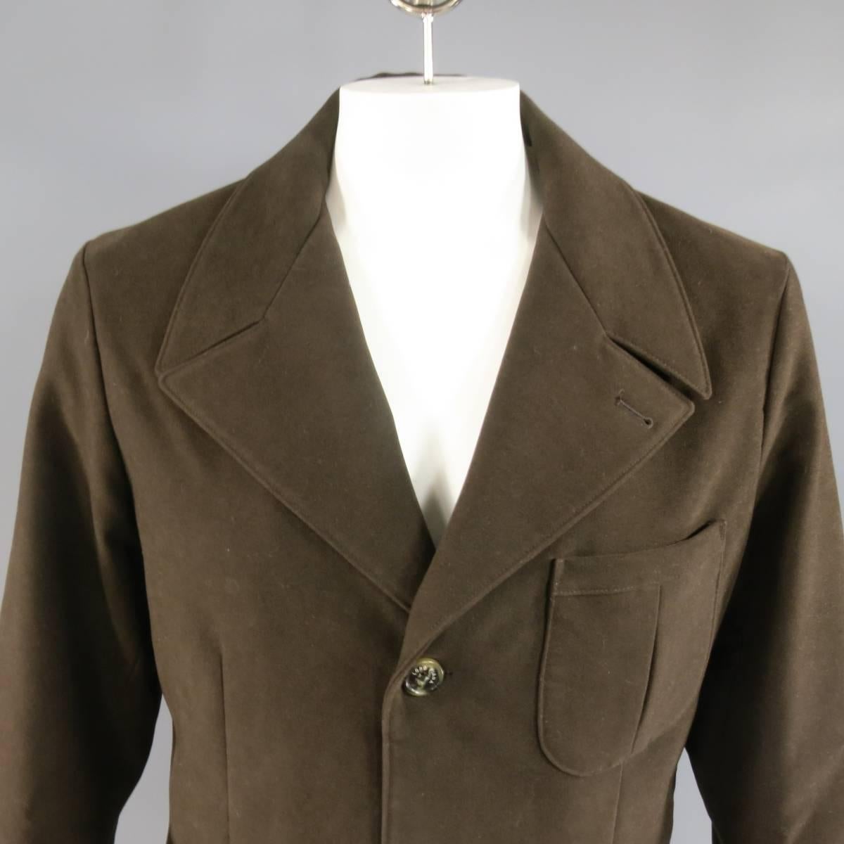 Classic military style coat by LORO PIANA in a rich brown cotton velvety fabric featuring a pointed lapel, button up closure, plaid Storm System lining, and patch pockets. Made in Italy
Retails at $2450.00.

Excellent Pre-Owned Condition.
