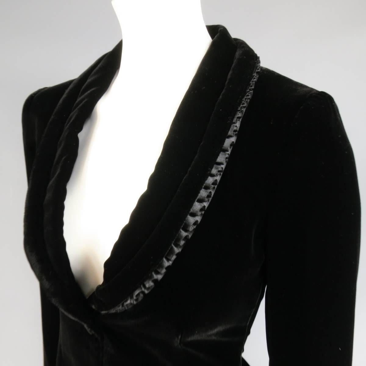 This gorgeous cropped tuxedo jacket by ARMANI COLLEZIONI comes in a rich black velvet and features a round shawl collar with under ruffle detail, single button closure, and tailored silhouette. Made in Italy.
 
Excellent Pre-Owned