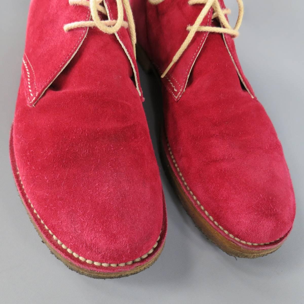 Rich red suede JIL SANDER chukkah boots with beige laces and split crepe sole.Made in Italy.
 
Fair Pre-Owned Condition.
Marked: UK 7
 
Outsole: 11.25 x 4 in.