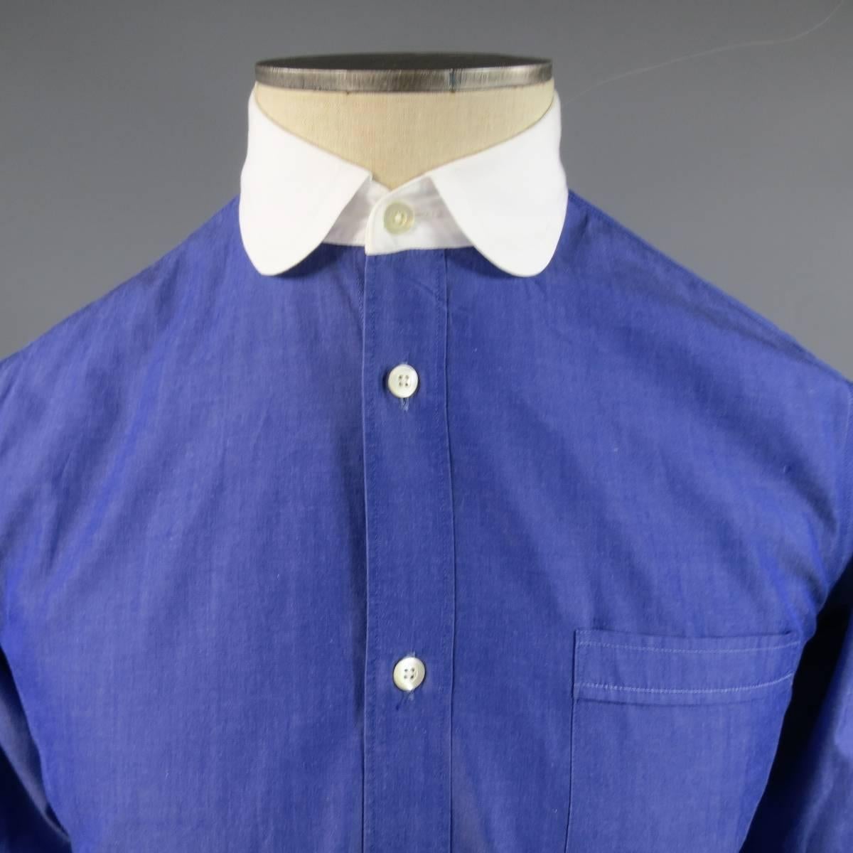 Classic JUNYA WATANABE Comme des Garcons MAN shirt in a light navy blue sharkskin sheen cotton featuring a white contrast club collar and cuffs. Made in Japan.
 
Excellent Pre-Owned Condition.
Marked: S
 
Measurements:
 
Shoulder: 16