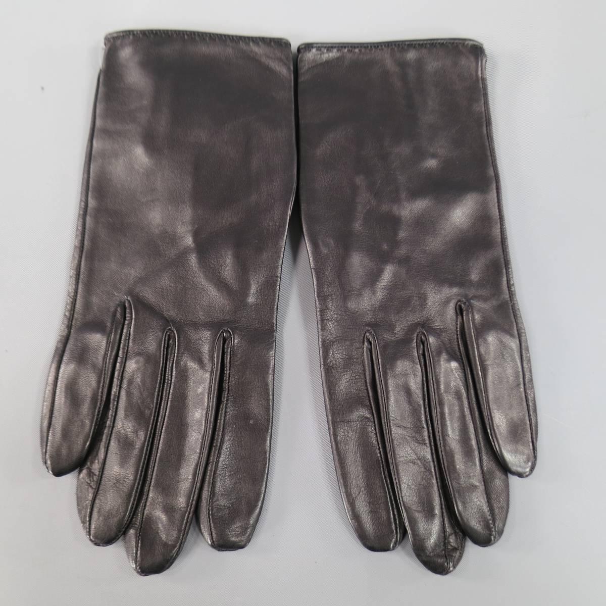 Vintage HERMES gloves in a soft black lambskin leather with top stitching detail. Made in France.
 
Excellent Pre-Owned Condition..
Marked: 7 1/2
 
Measurements:
Length: 9 in.
Width: 3.5 in.

