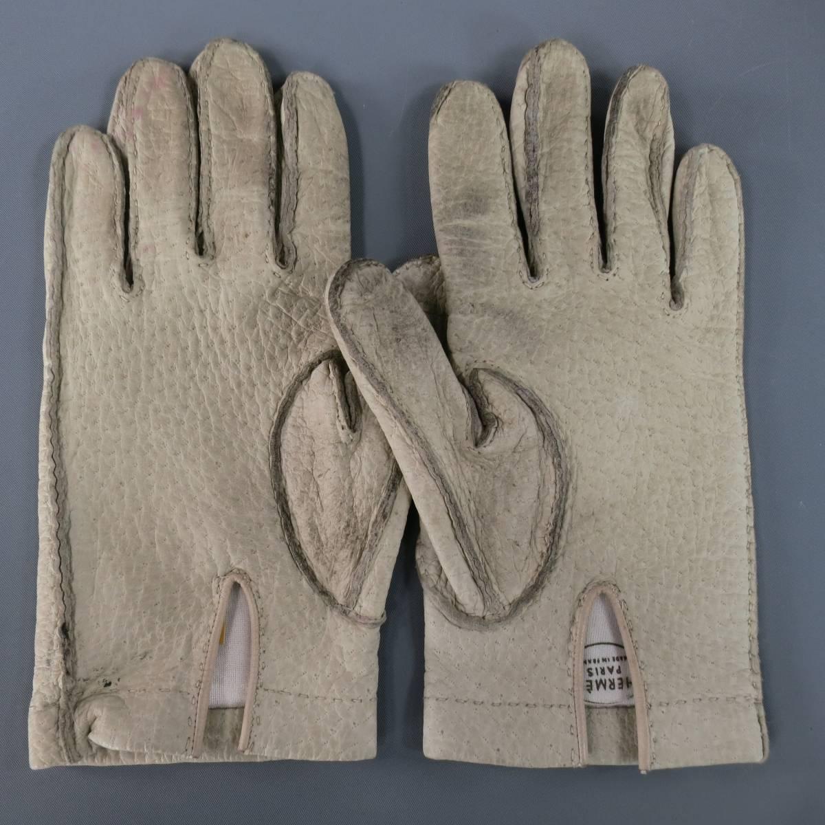 Vintage HERMES gloves in a beige ivory textured soft leather with top stitching throughout. Heavily worn and discolored. As-Is. Made in France.
 
Fair Pre-Owned Condition..
Marked: 7 1/2
 
Measurements:
Length: 9 in.
Width: 4 in.