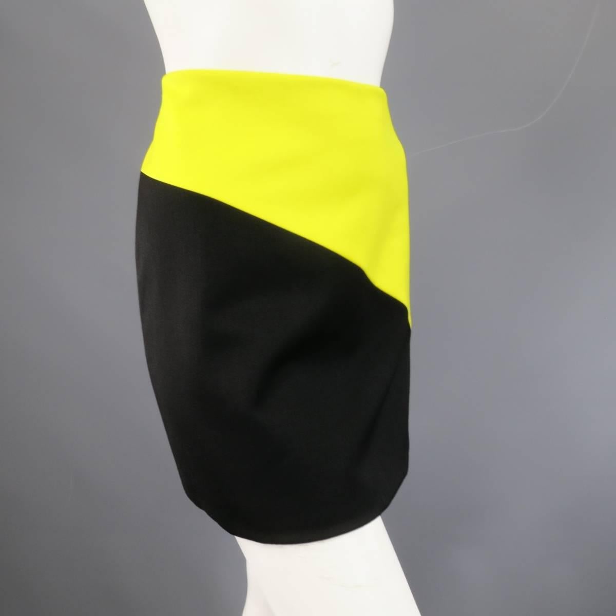 Chic DOLCE & GABBANA mini skirt in a structured virgin wool cashmere blend featuring diagonal black and vibrant yellow color block panels. Made in Italy.
 
Excellent Pre-Owned Condition.
Marked: IT 42
 
Measurements:
 
Waist: 32 in.
Hip: 38