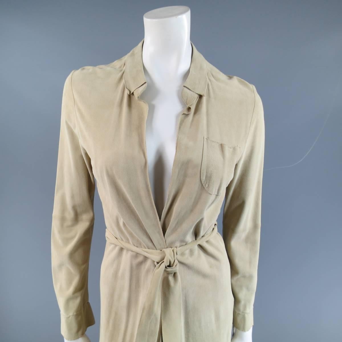 This lovely summer coat by GIORGIO ARMANI comes in a light weight beige suede and features a pointed collar, long sleeves with tie detail. patch pocket, multi slit hem, and open front with tie closure belt. Made in Italy
 
Good Pre-Owned