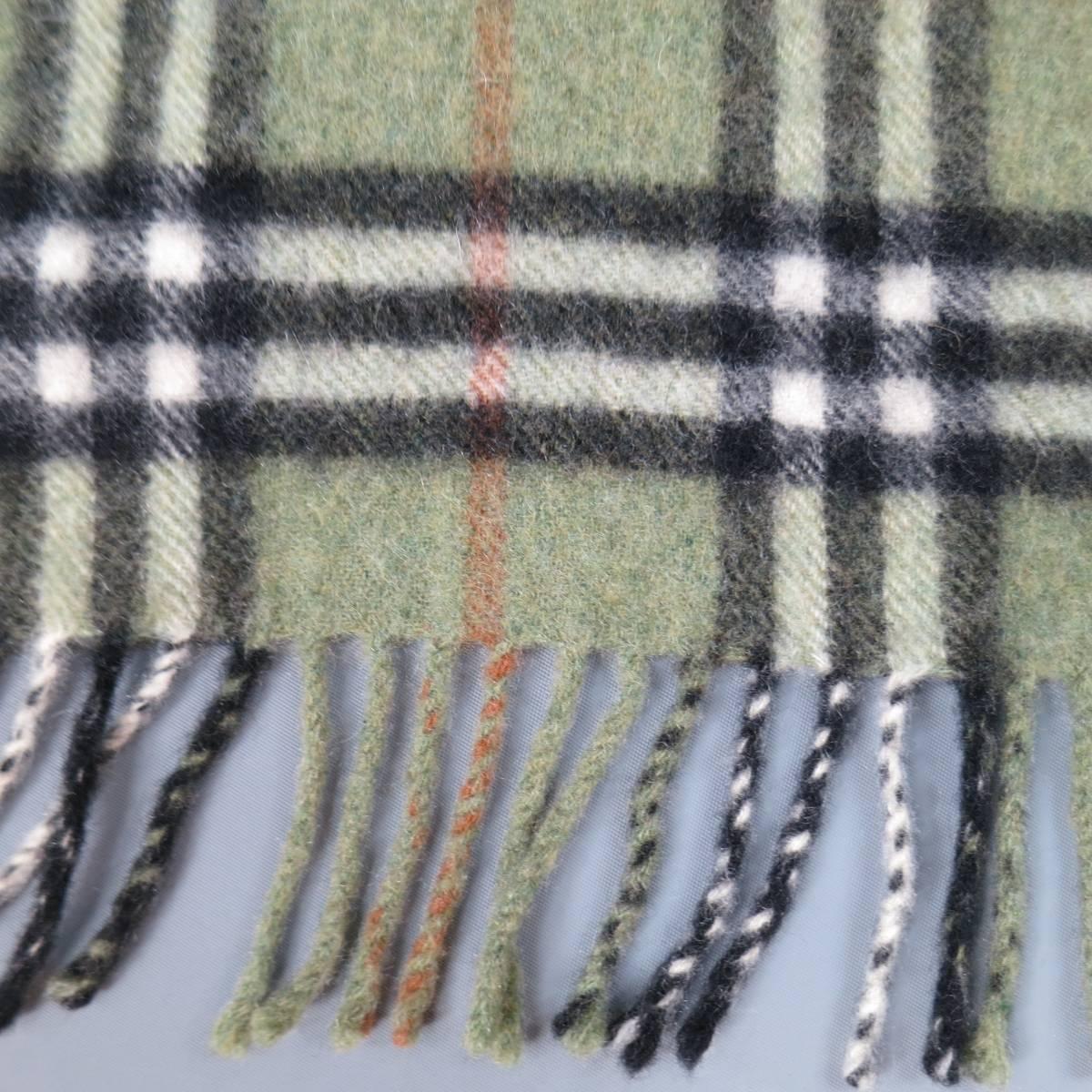 Classic BURBERRY fringe scarf in green cashmere with all over signature plaid print. Made in England.
Retails at $435.00.
 
Excellent Pre-Owned Condition.
 
Length: 54 in.
Width: 12 in.