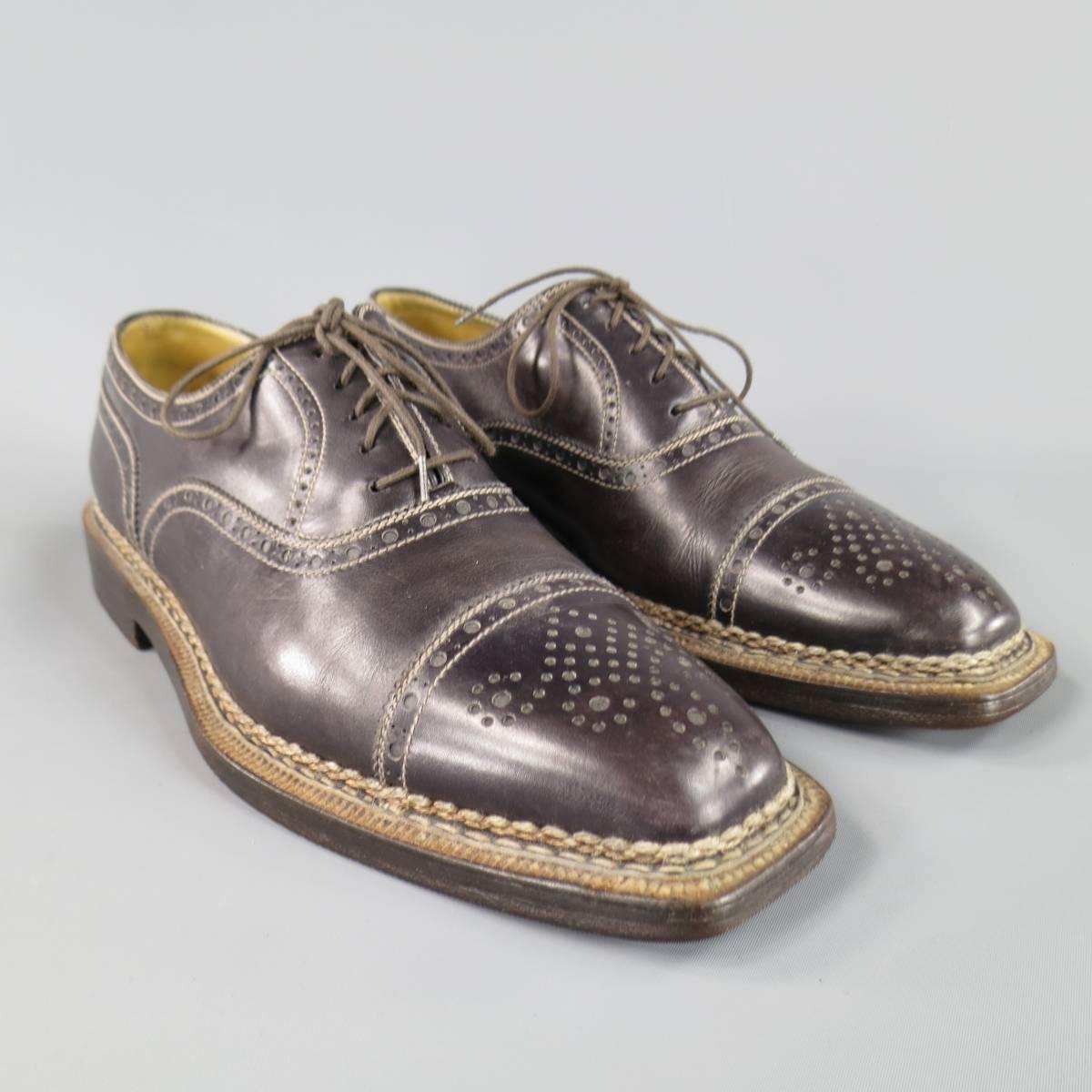 STEFANOBI Lace Up Shoe consists of leather material in a brown color tone. Designed in a square toe front, perforated wing-tip front with cap-toe detailing. Contrast stitching throughout body and brown leather sole. Made in Italy.
 
Good Pre-Owned