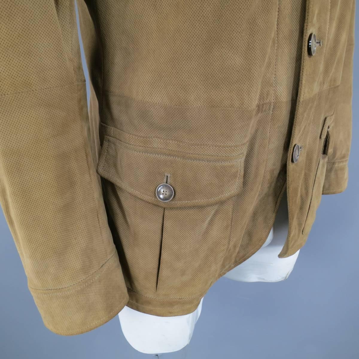 ARMANI COLLEZIONI military jacket in a perforated tan suede featuring a band collar, pleated patch flap pockets, and linen lining. Mark on pocket. Made in Italy.
 
Good Pre-Owned Ocndition.
Marked:40
 
Measurements:
 
Shoulder: 18 in.
Chest: 44