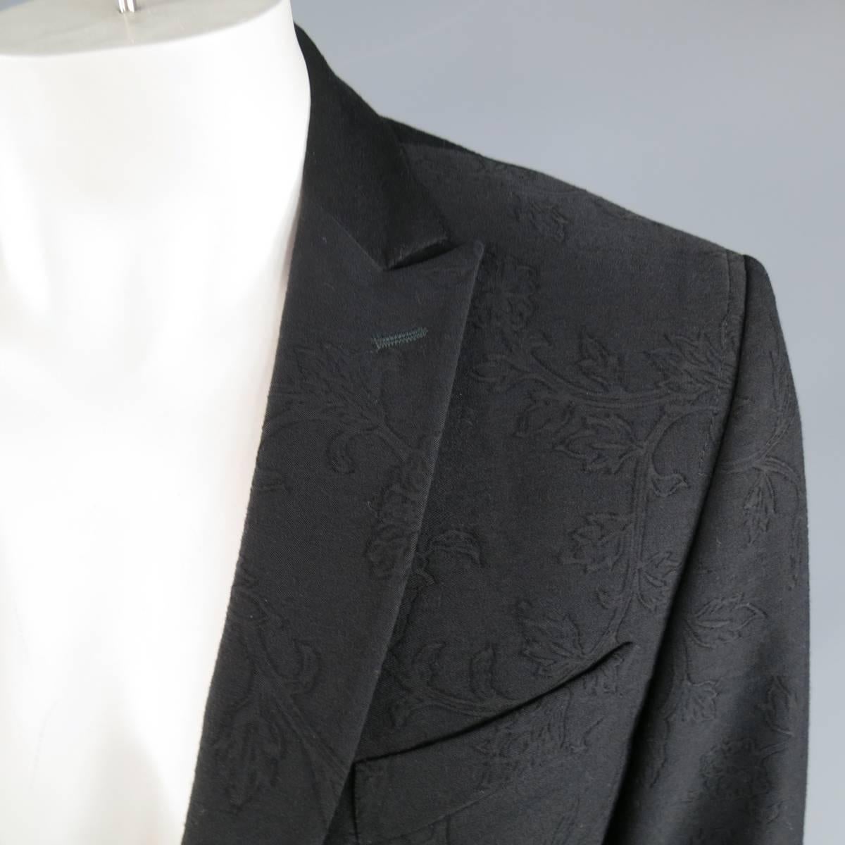 CoSTUME NATIONAL sport coat in a unique floral vine textured wool brocade featuring a single hidden hook eye closure, zip pocket, slim peak lapel, and hidden zip cuffs. Made in Italy.
 
Excellent Pre-Owned Condition.
Marked: IT 54
 
Measurements:
