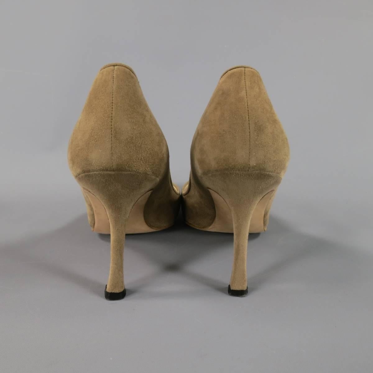 MANOLO BLAHNIK Size 8 Taupe Suede Pointed Toe Pumps In Good Condition In San Francisco, CA
