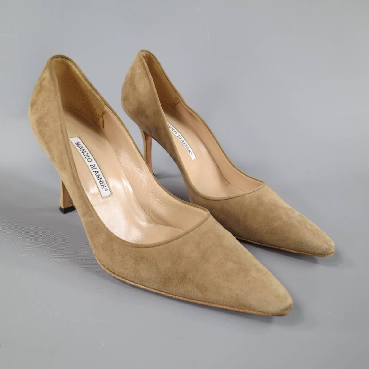 Classic MANOLO BLAHNIK pumps in a taupe suede featuring a pointed toe and covered stiletto heel. Made in Italy.
 
Good Pre-Owned Condition.
Marked: IT 38
 
Heel: 3.5 in.