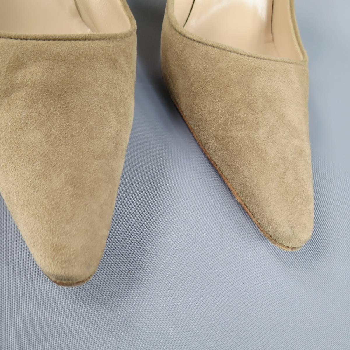 Women's MANOLO BLAHNIK Size 8 Taupe Suede Pointed Toe Pumps