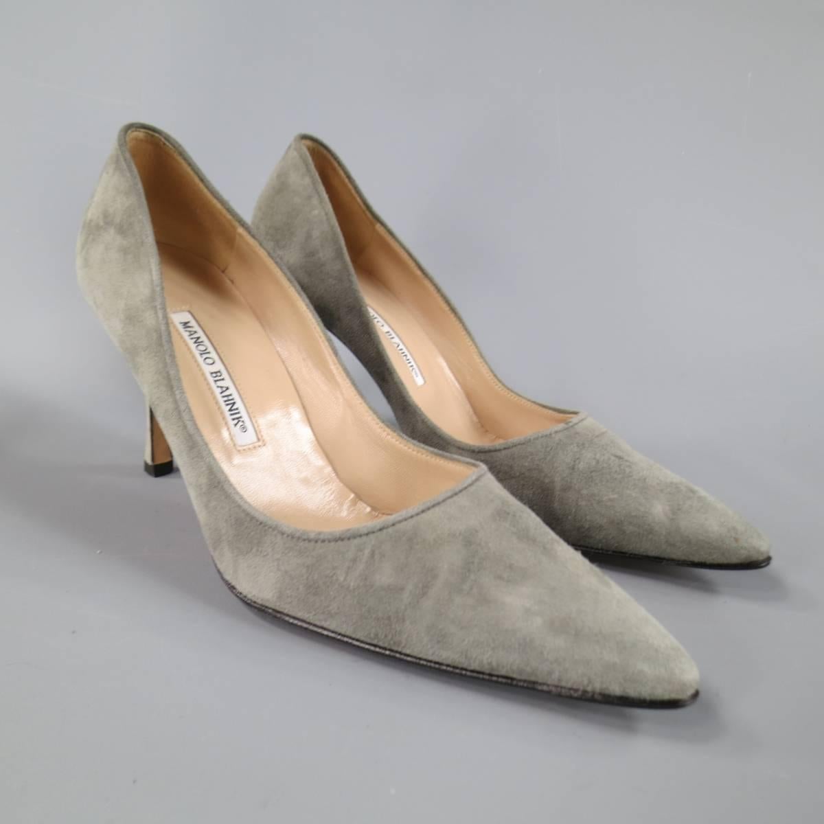 Classic MANOLO BLAHNIK pumps in a gray suede featuring a pointed toe and covered stiletto heel. Wear throughout suede. Made in Italy.
 
Good Pre-Owned Condition.
Marked: IT 38
 
Heel: 3.5 in.