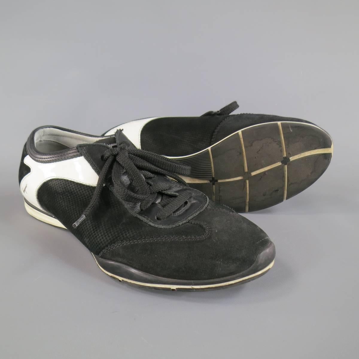Salvatore Ferragamo Sneakers consists of suede material in a black and white color tone. Designed in a round toe front, contrast white trimming along back. Detailed with rubber sole. Made in Italy.
 
Good Pre-Owned Condition
Marked Size: EE 7
