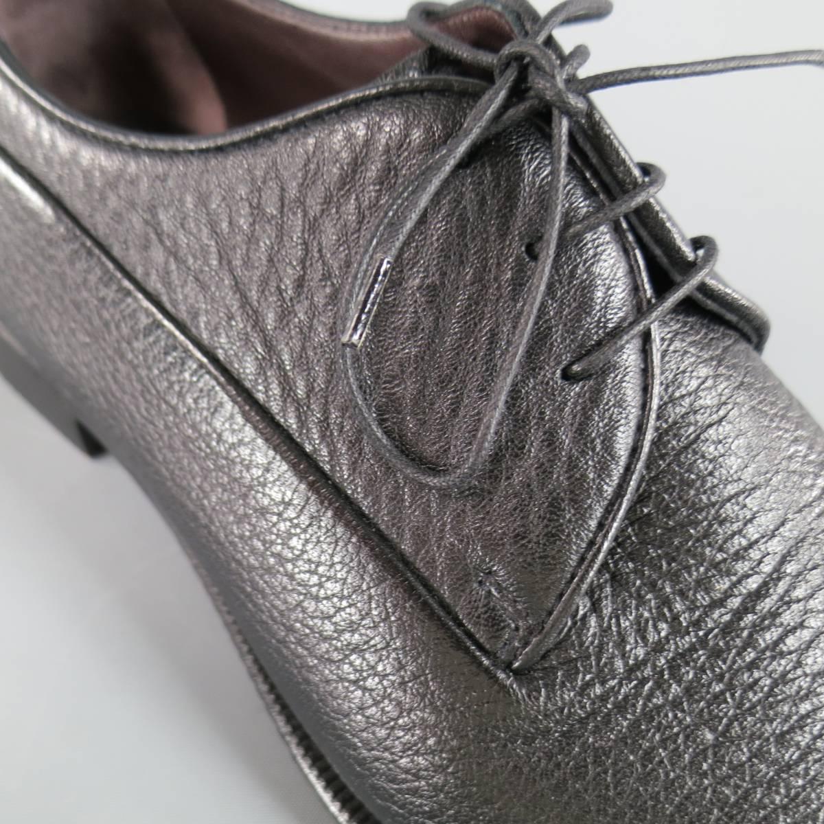 ERMENEGILDO ZEGNA Lace-Up Shoes consists of leather material in a black color tone. Designed in a round toe front, soft textured pattern with black leather sole. 
Light scratch on left shoe front. Made in Italy.
 
Good Pre-Owned Condition
Marked