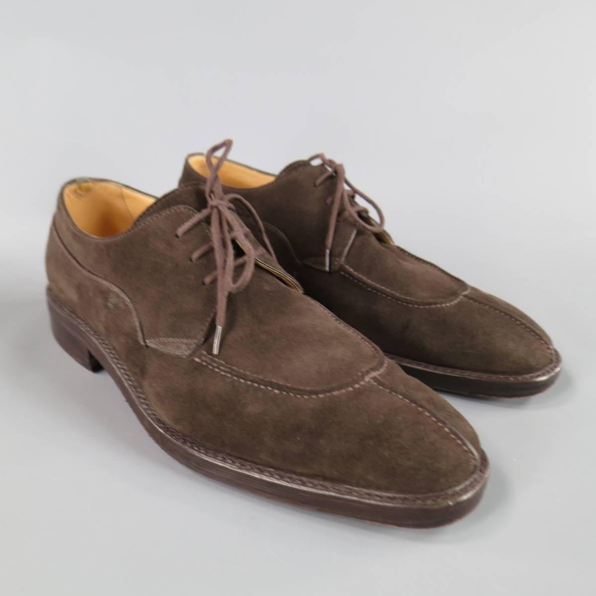 GRAVATI by WILKES BASHFORD Lace-Up Shoes consists of suede material in a brown color tone. Designed with a toe seam front, top stitching and same tone laces. Detailed brown leather heel with rubber grip sole. Made in Italy.
 
Excellent Pre-Owned