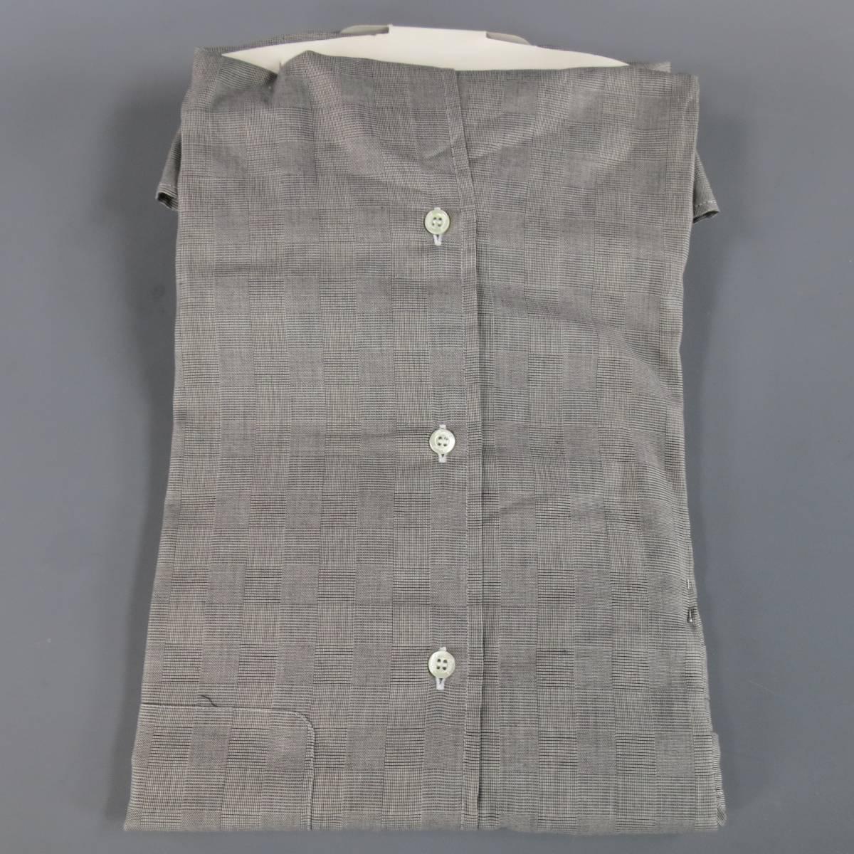 BRIONI Sport Long Sleeve Shirt consists of cotton material in a grey color tone. Designed in a button-up front, patch pocket and pointed collar. Detailed with a checkered pattern and contrast stitching. New with tags. Made in Italy.
 
New Pre-Owned