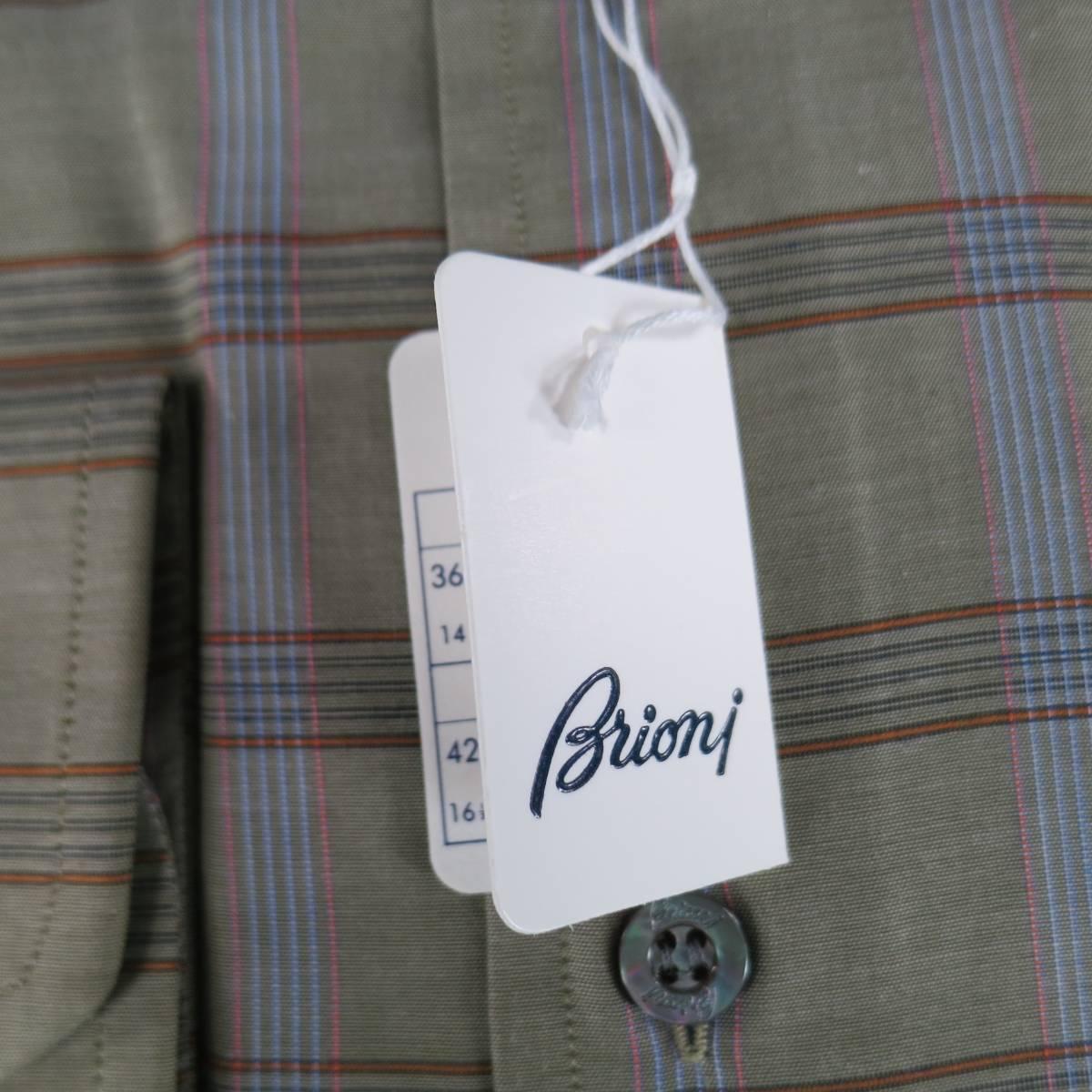 BRIONI Long Sleeve Shirt consists of cotton material in a olive color tone. Designed in a button-up front, patch pocket with double button cuffs. Detailed with a window pane pattern. New with tags. Made in Italy.
 
New Pre-Owned Condition 
Marked