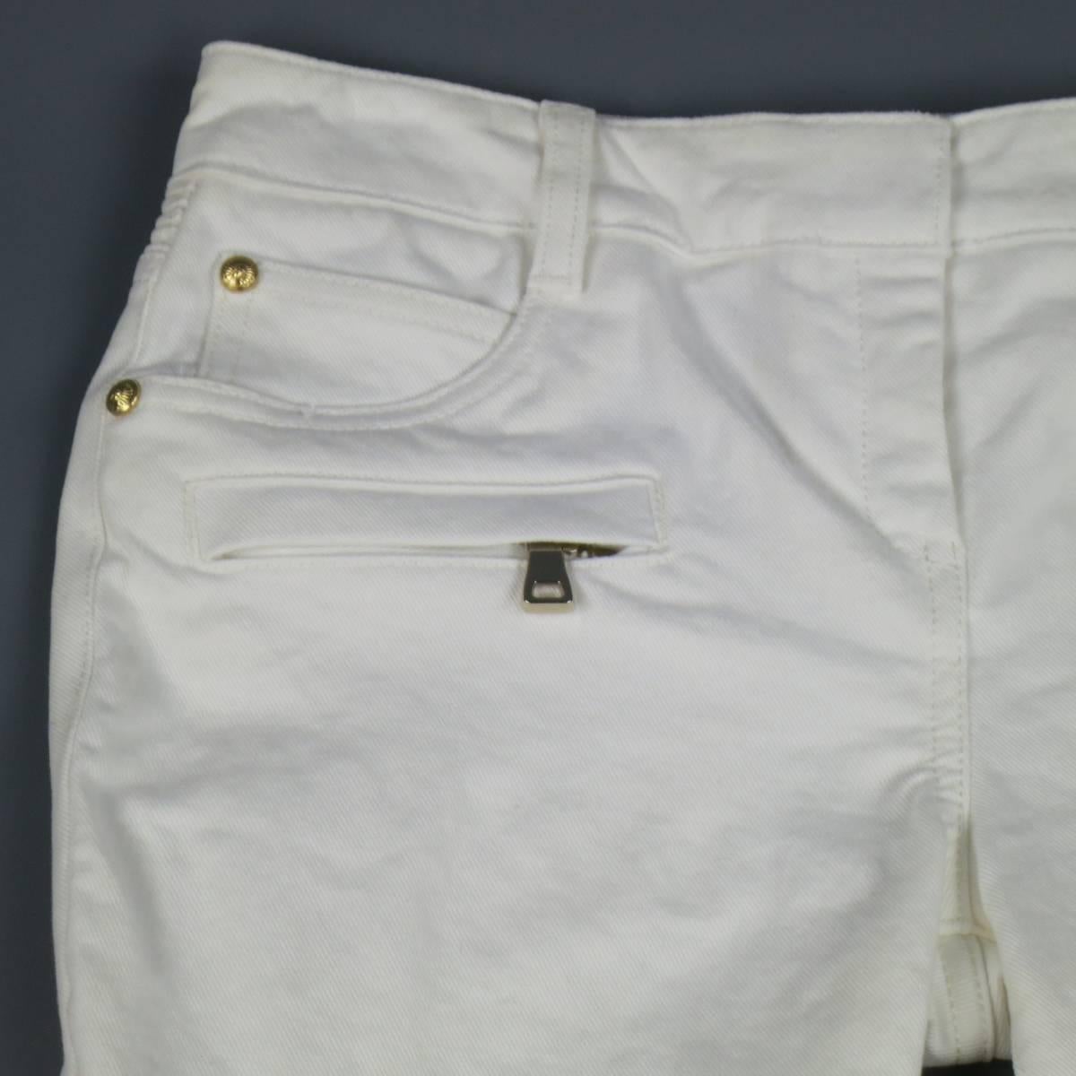 Signature BALMAIN motorcycle jeans in a white cotton twill featuring  a low rise, double zip frontal pockets, simulated knee pads, ribbed panels, and zip leg closure.
Retails at $1200.00.
 
Excellent Pre-Owned Condition.
Marked: 36
 
Measurements:
