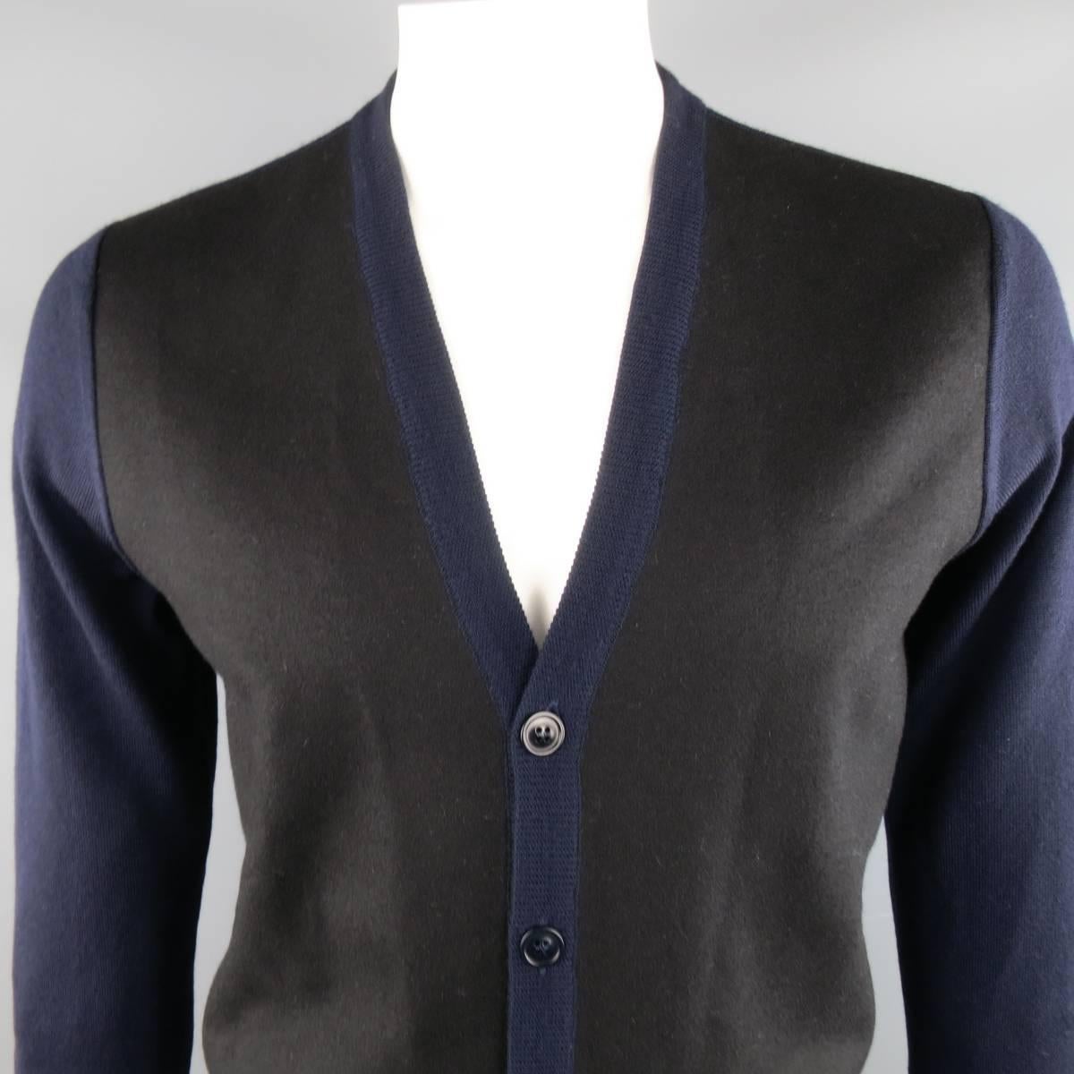 New with Tags MAISON MARTIN MARGIELA consists of wool blend material in a black and navy color tone. Designed in a button-up front, mix fabric/ color blocked. Solid navy sleeves and back. Comes with original tags. Made in Italy.
 
New with Tags.