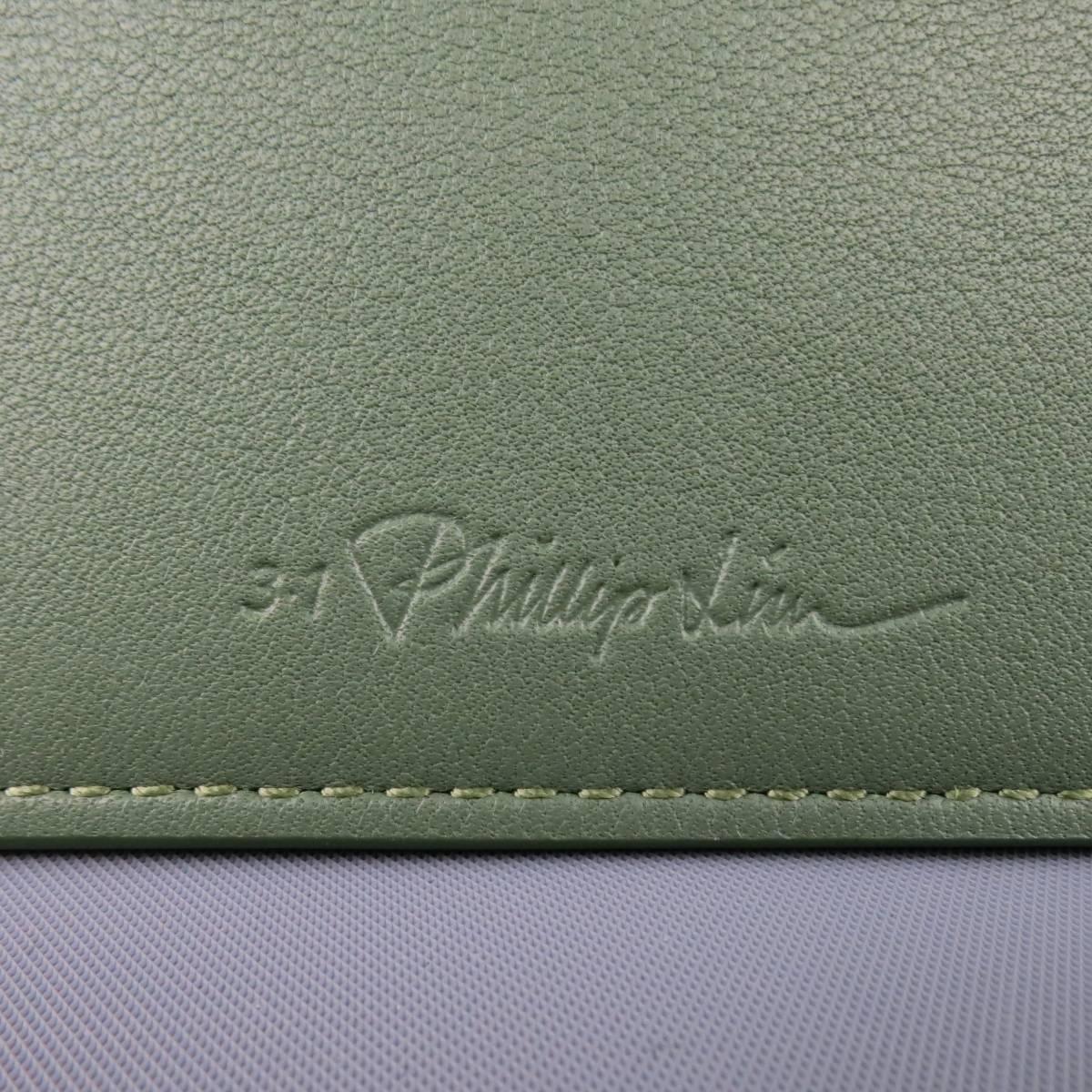 3.1 PHILLIP LIM Bi-Fold Wallet consists of leather material in a olive green color tone. Designed in a supple material, embossed logo, double card slots on interior walls with tone-on-tone stitching. Comes with original box.
 
Excellent Pre-Owned