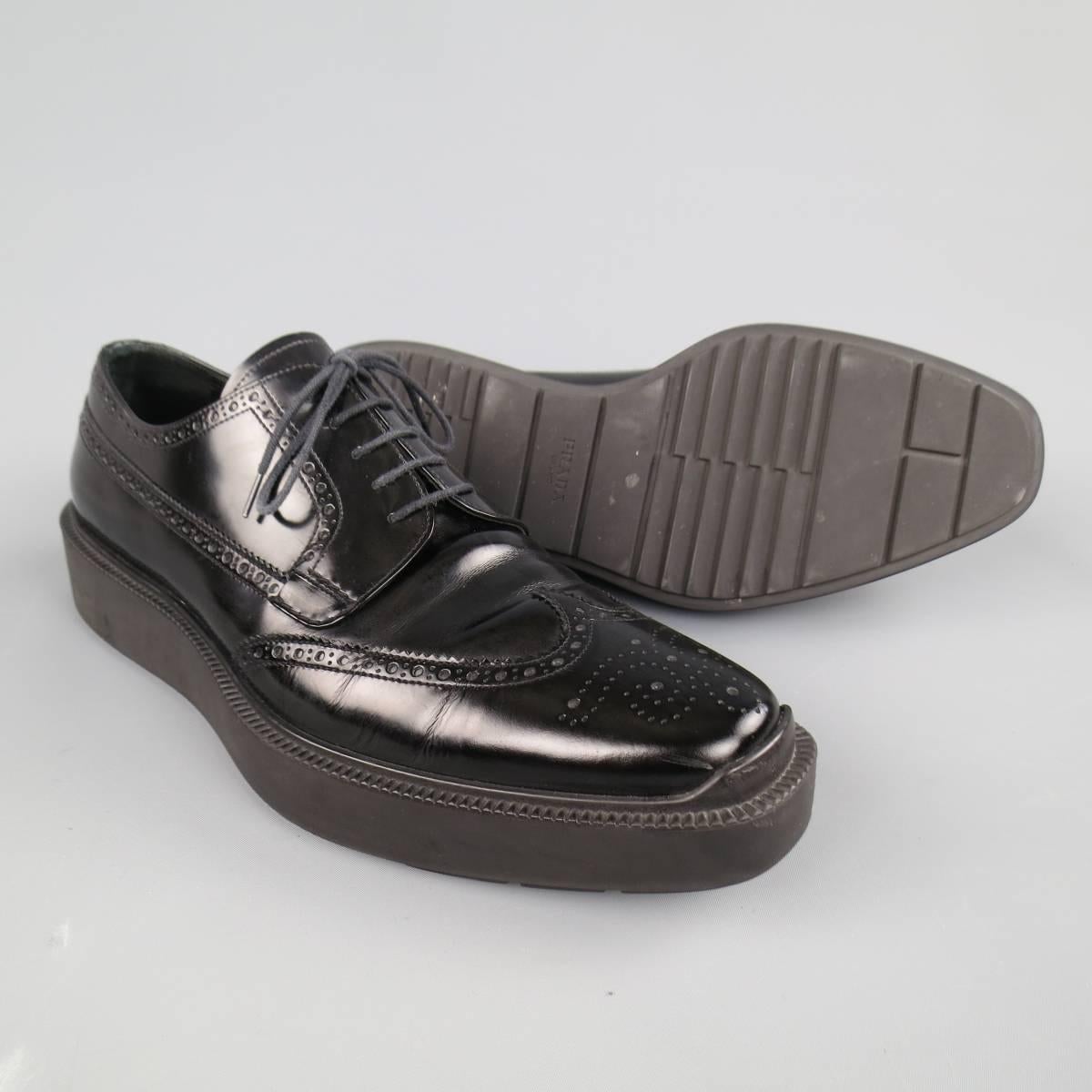Chic PRADA dress shoes in aa smooth semi patent lather featuring a squared off pointed toe with wingtip, perforated brogue details throughout, and thick rubber platform sole. Made in Italy.
 
Excellent Pre-Owned Condition.
 
Outsole: 13 x 4.75