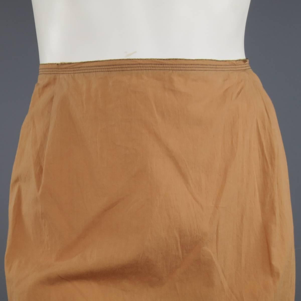 PRADA A-line, cotton, dip-dye skirt in a muted peach color with black tie dye edging and pleat dart details. Skirt is unlined with three snap closure. Made in Italy.
 
Excellent Pre-Owned Condition.
Marked: 40
 
Measurements:
 
Waste: 28 In.
Hips: