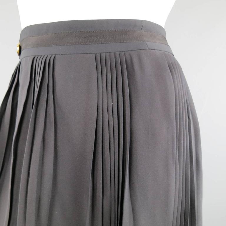 GUCCI Size 6 Black Silk Pleated Flare Skirt at 1stdibs