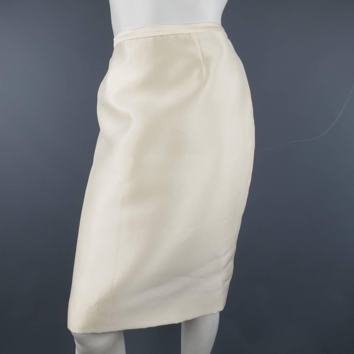 BADGLEY MISCHKA pencil skirt in a cream structured satin material with hidden back zip closure. Made in USA.
 
Excellent Pre-Owned Condition.
Marked: 6 USA
 
Measurements:
 
Waste: 29 In.
Hips: 39 In.
Length: 22 In.
