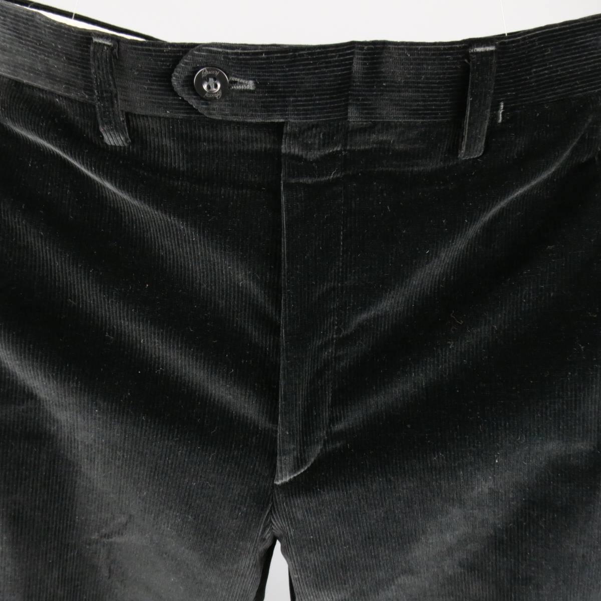 These classic BRIONI pants come in jet black thick ribbed corduroy with frontal darts and a cuffed hem. Made in Italy.
 
Good Pre-Owned Condition. Retails at $655.00.
Marked: 32
 
Measurements:
 
Waist: 32 in.
Rise: 10 in.
Length: 30 in.
