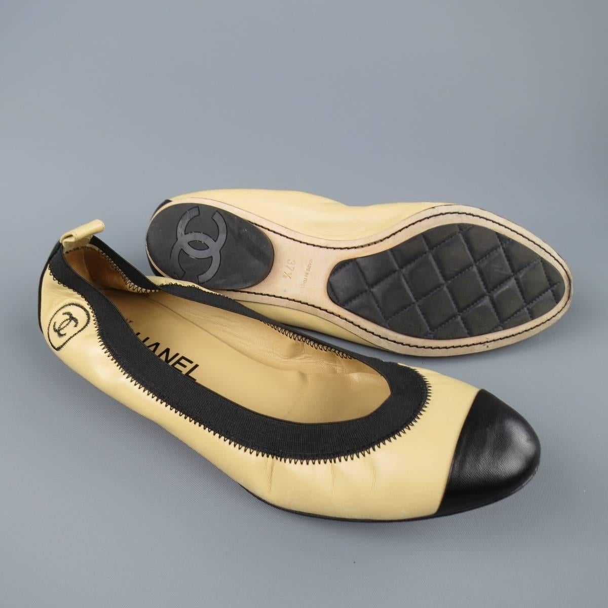 CHANEL Size 7.5 Beige & Back Leather Elasticized Ballet Flats In Excellent Condition In San Francisco, CA