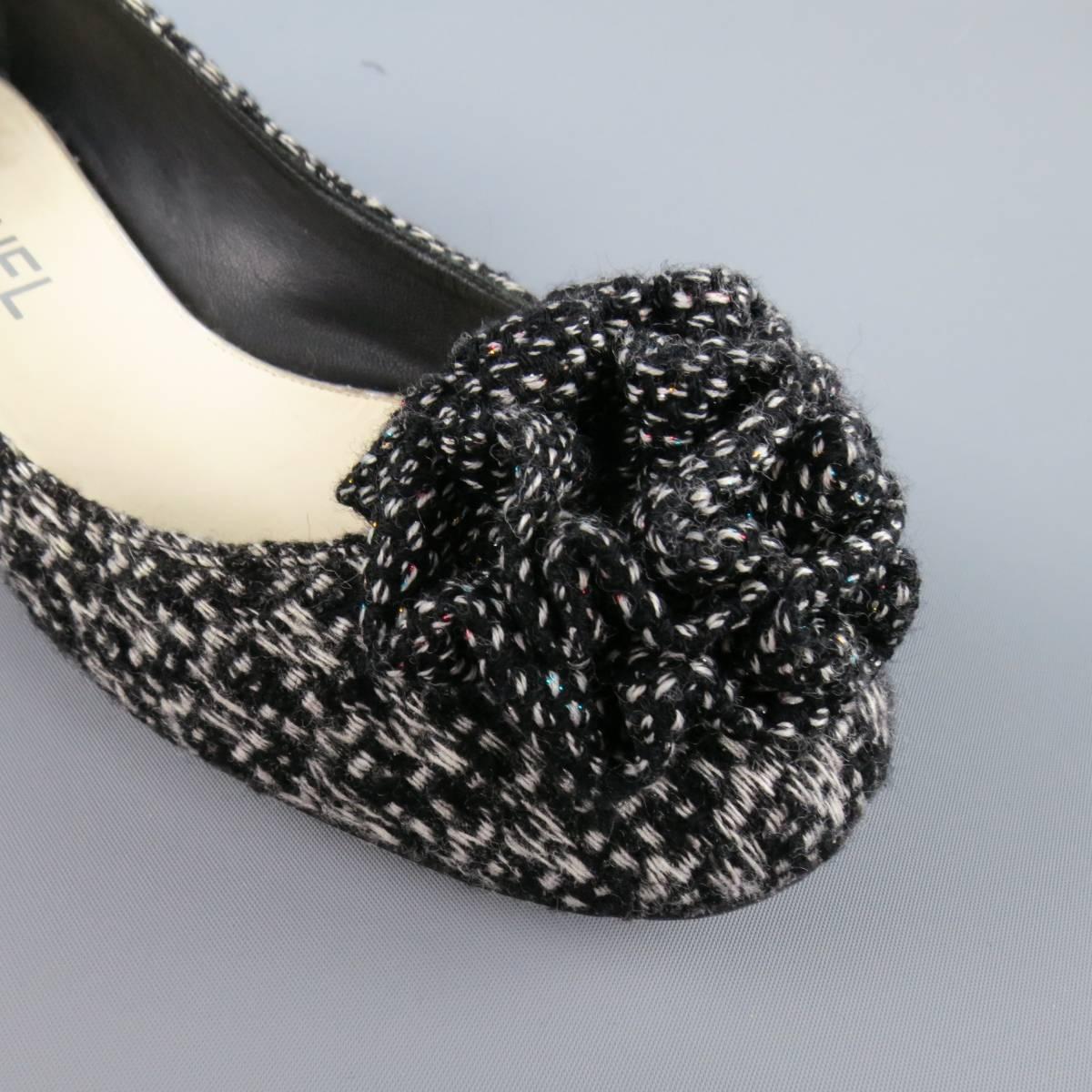 Women's CHANEL Size 7.5 Black & White Tweed Camelia Flower Chunky Heel Pumps
