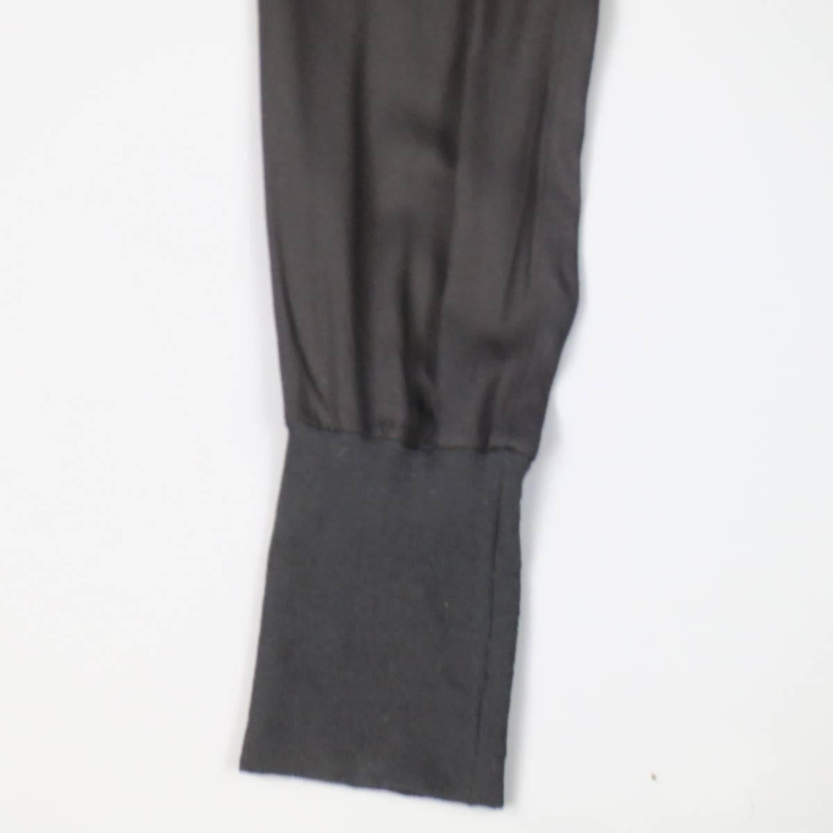 ANN DEMEULEMEESTER trousers ia light weight rayon jersey featuring slit pockets, mock fly, thick elastic cuffs, and a thick elastic silk satin waistband. Made in Portugal.
 
Excellent Pre-Owned Condition.
Marked: 36
 
Measurements:
 
Waist: 24