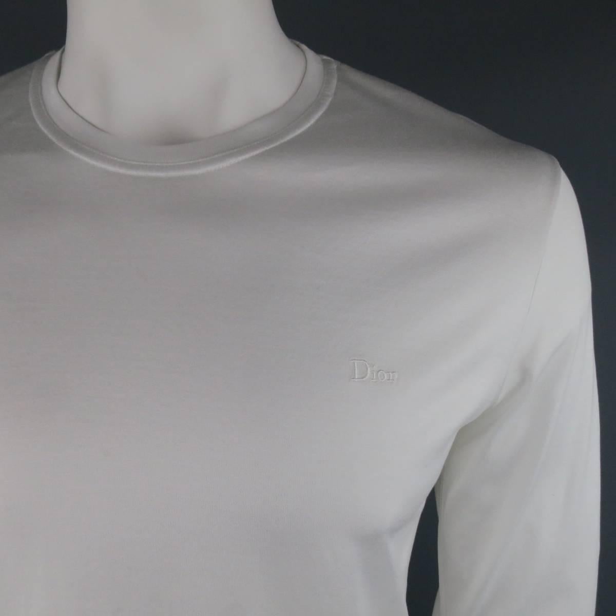 DIOR HOMME by Hedi Slimane  long sleeve crewneck T-shirt in a semi sheer white cotton jersey with embroidered chest logo and signature back seam details. Made in Italy.
 
Excellent Pre-Owned Condition.
Marked: IT 52
 
Measurements:
 
Shoulder: 19