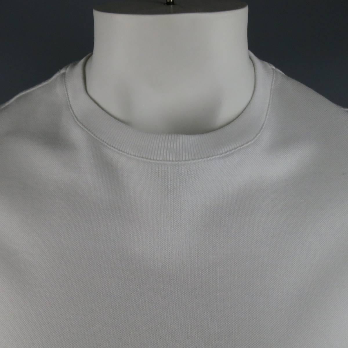 Vintage HERMES short sleeve T-shirt in a white cotton pique with a ribbed crewneck and patch pocket with embroidered H emblem. Made in France.
 
Excellent Pre-Owned Condition. Retails at$ 345.00.
Marked: XL
 
Measurements:
 
Shoulder: 18 in.
Chest: