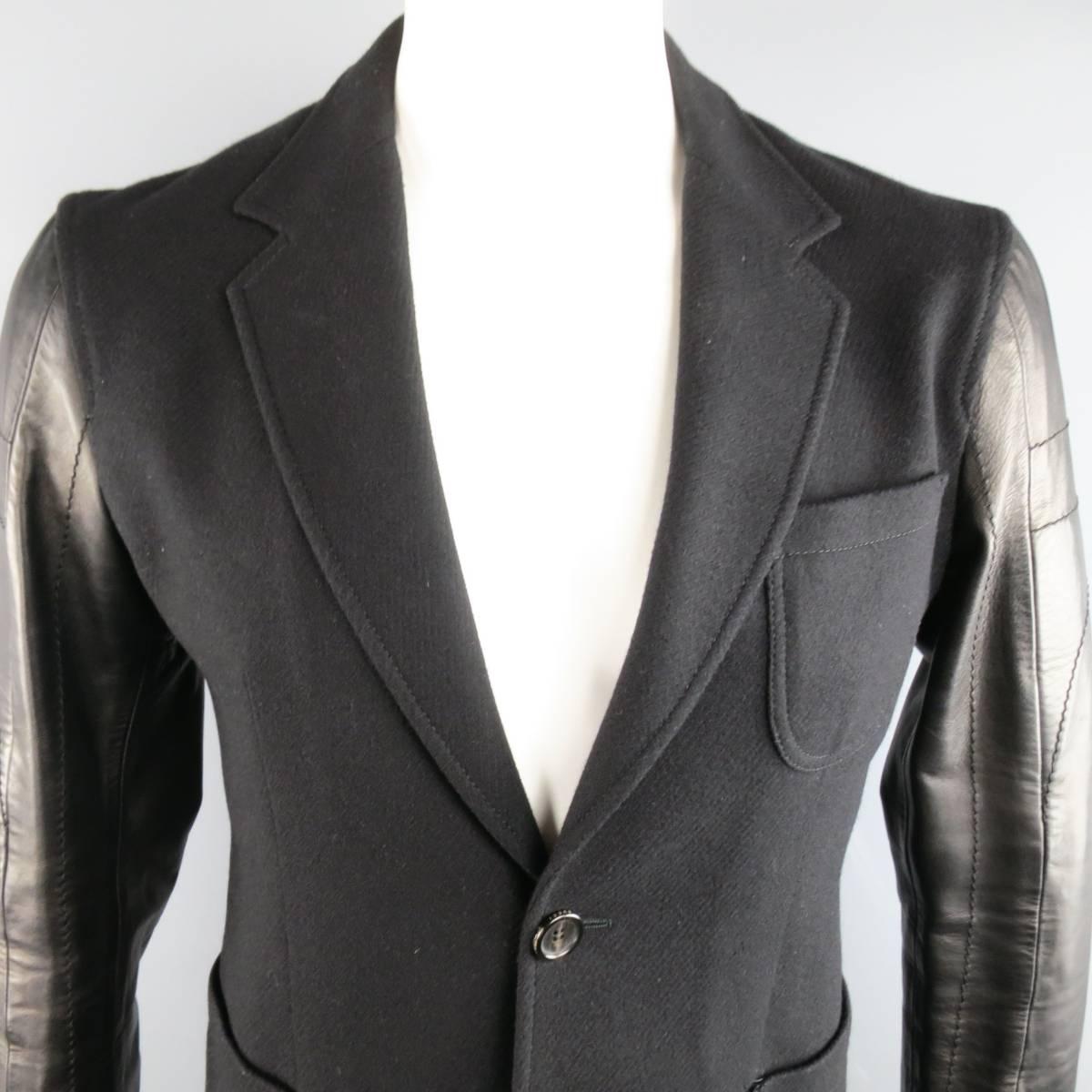 GUCCI mixed material sport coat in a wool twill textured flannel featuring a notch lapel, patch pockets, two button closure, and leather motorcycle sleeves. Made in Italy.
 
Excellent Pre-Owned Condition.
Marked: IT 50
 
Measurements:
 
Shoulder: 19