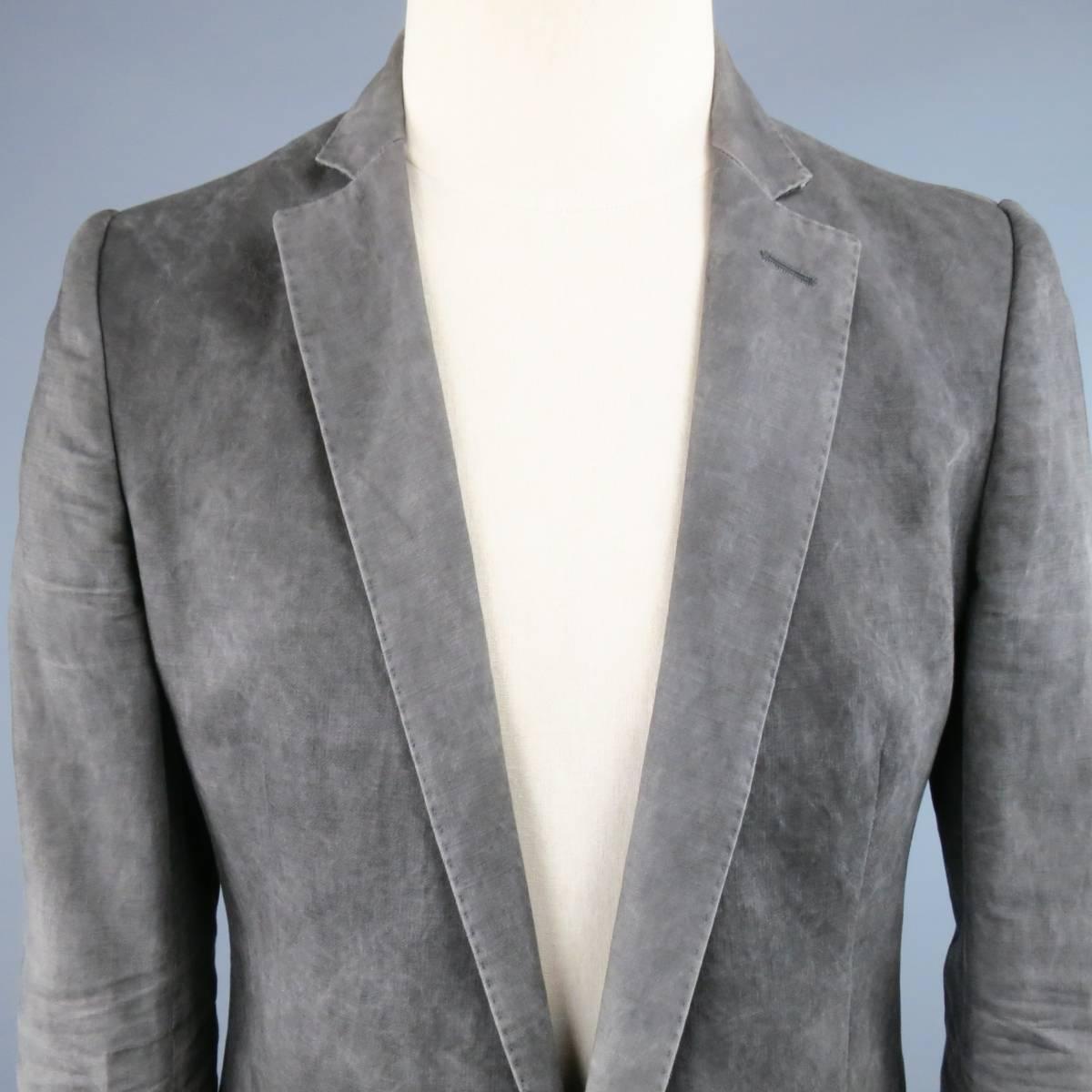 POEME BOHEMIEN sport coat comes in a washed dye gray cotton linen blend fabric featuring a slim notch lapel with top stitching, single button closure, and functional button sleeves. Made in Italy.
 
Excellent Pre-Owned Condition.
 
Measurements:
