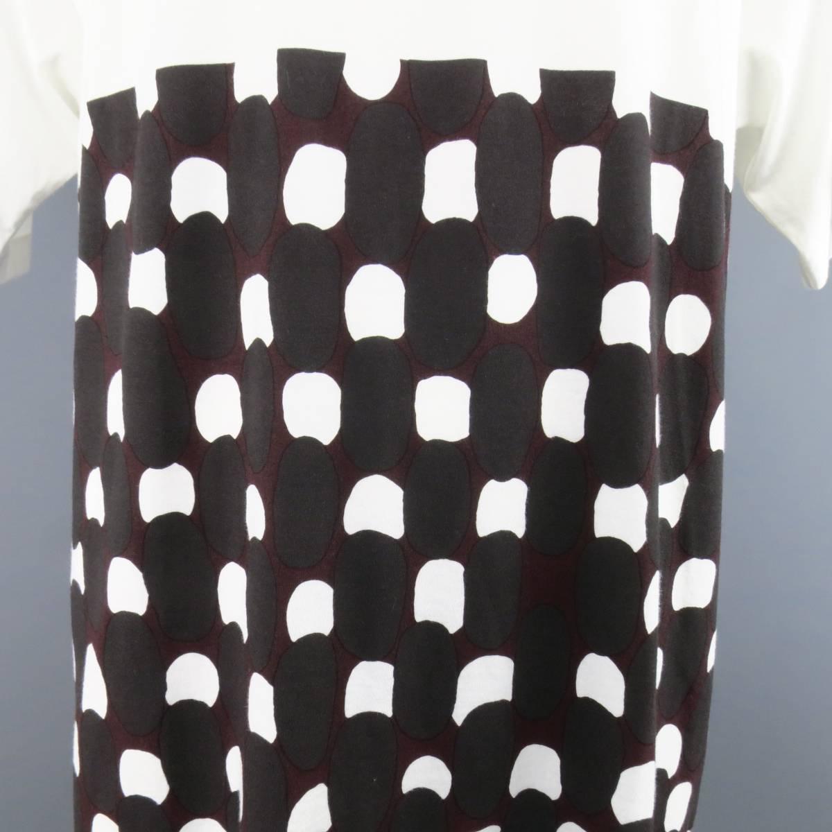 New MARNI short sleeve T-shirt in a white cotton featuring an extended hem and half color black with burgundy and charcoal abstract polka dot print. Made in Italy.
 
New with Tags.
Marked: IT 50
 
Measurements:
 
Shoulder: 20 in.
Chest: 48