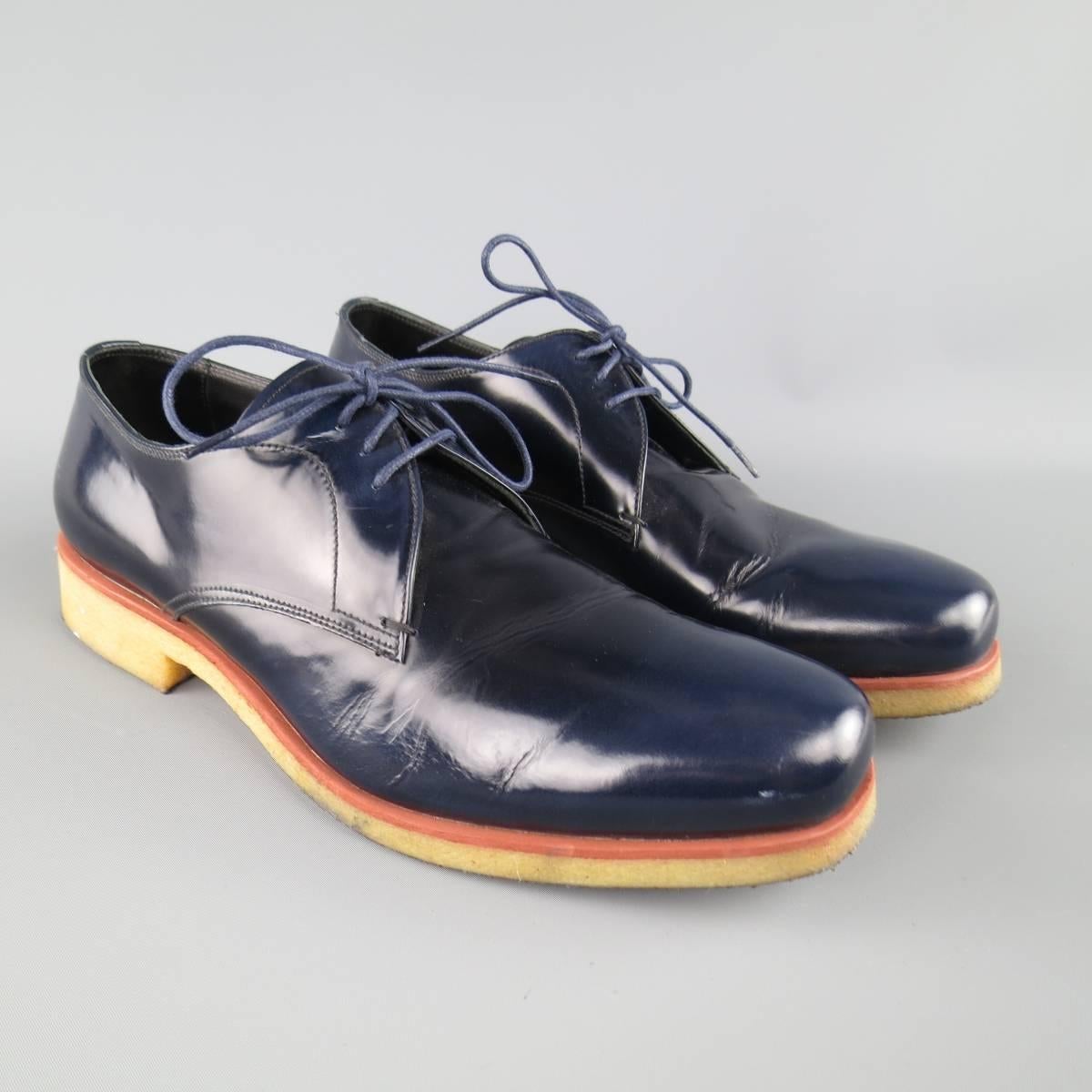 PRADA dress shoes in a navy blue polished leather with a thick beige crepe sole. Made in Italy.
 
Fair Pre-Owned Condition.
Marked: UK 10.5
 
Outsole: 12.5 x 4 in.