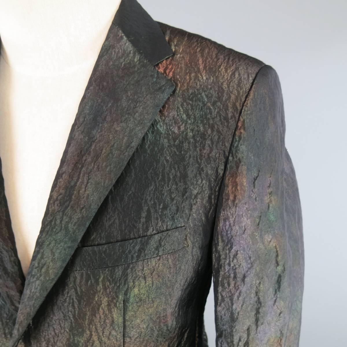 JIL SANDER sport coat in a unique wrinkle textured metallic deep green fabric with orange tone iridescence with a classic notch lapel and two button closure. Made in Italy.
 
Excellent Pre-Owned Condition.
Marked: IT 40
 
Measurements:
 
Shoulder: