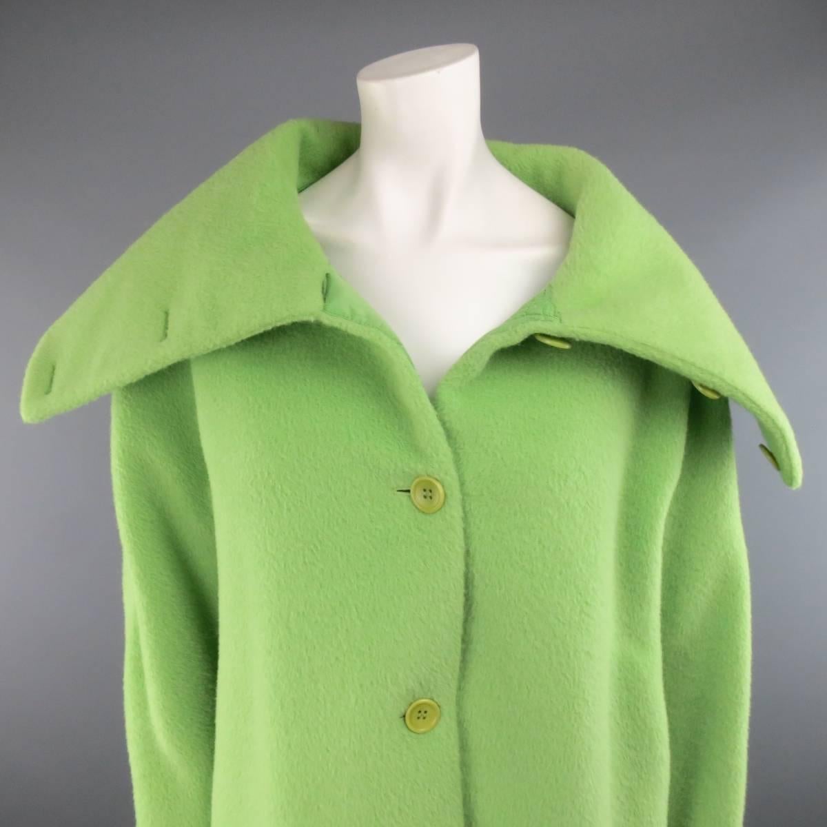 ARMANI COLLEZIONI solid green textured wool coat features an oversized collar, button closure, side slits for a cropped bell shape. Made in Italy.
 
Excellent Pre-Owned Condition.
Marked: 10
 
Measurements:
 
Shoulders:36 In.
Bust: 48 In.
Sleeve: 