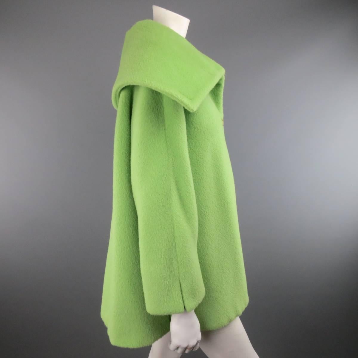 ARMANI COLLEZIONI Size 10 Green Textured Wool Oversized Collar A line Coat In Excellent Condition In San Francisco, CA