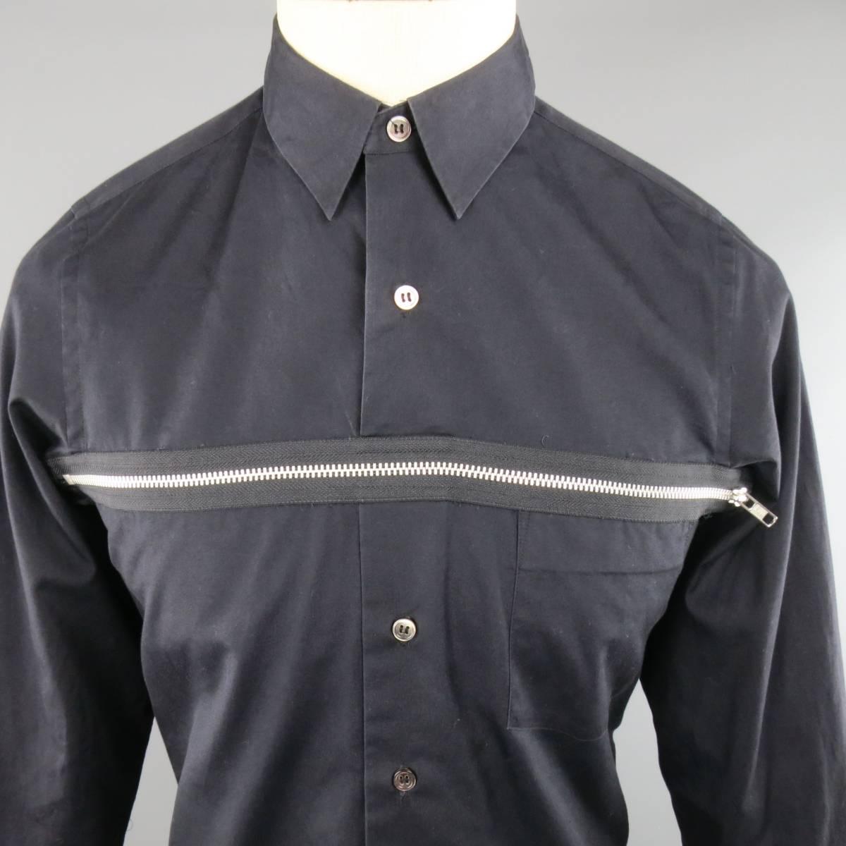 COMME DES GARCONS shirt in a black cotton featuring a pointed collar, button up front, and zip across detail. Made in Japan.
 
Good Pre-Owned Condition.
Marked: S (AD 2000)
 
Measurements:
 
Shoulder: 15 in.
Chest: 40 in.
Sleeve: 23 in.
Length: 26