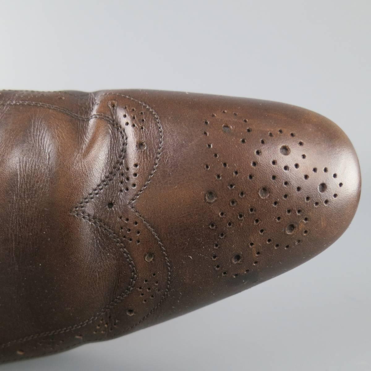 SALVATORE FERRAGAMO brogues come in a deep brown smooth leather and feature a wing tip toe with perforated details throughout. Made in Italy.
 
Good Pre-Owned Condition.
Marked:11 D
 
Outsole: 12.75 x 4 in.