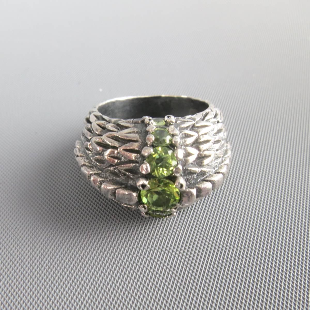 Women's Vintage Size 7.5 Engraved Silver Sterling Silver Green Gem Stone Ring