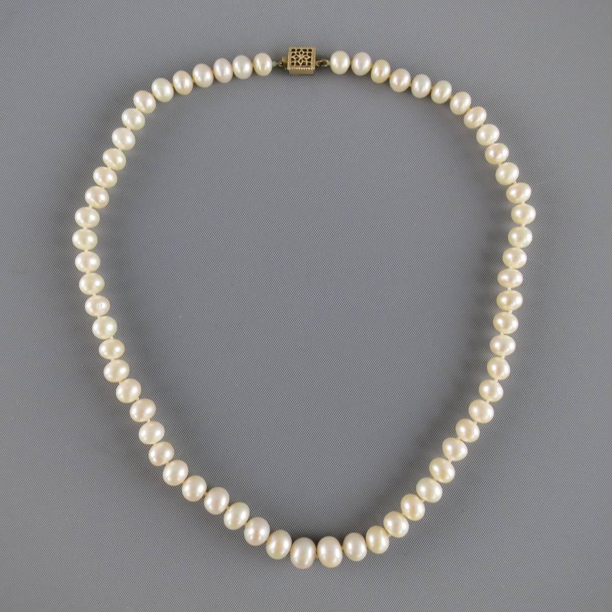 Vintage water pearl strand necklace with 14k gold engraved box closure.
 
Good Pre-Owned Condition.
Marked: 14/20
 
Length: 17 in.


Web ID: 82054 
